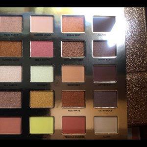 ICONIC LONDON Eyeshadow pallet